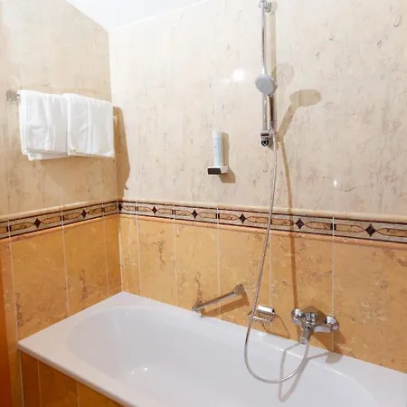 Bruggerhof - Camping, Restaurant, מלון 3*